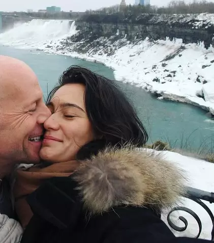 Emma Heming, declarație de dragoste pentru Bruce Willis de Ziua Îndrăgostiților. Soția actorului impresionează fanii cu amintiri prețioase de familie