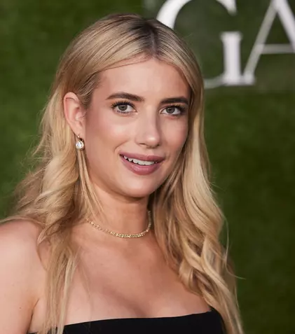 Emma Roberts, schimbare de look spectaculoasă. Asemănarea cu Julia Roberts este izbitoare