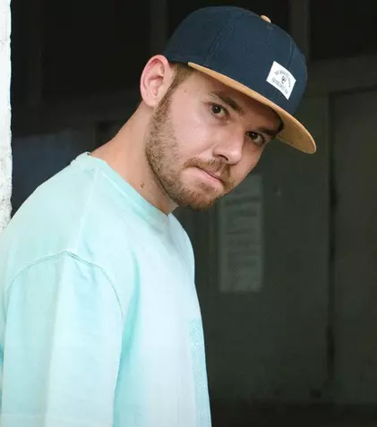 Matei Constantin, cucerit de echipa serialului Tătuțu`. „Aș putea merge cu ei până la sfârșitul lumii”. EXCLUSIV