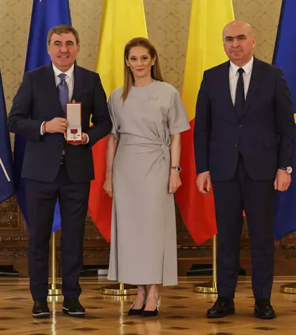 Gheorghe Hagi, decorat de președintele interimar Ilie Bolojan cu cea mai înaltă distincție a țării. De ce a lipsit Ianis Hagi de la eveniment