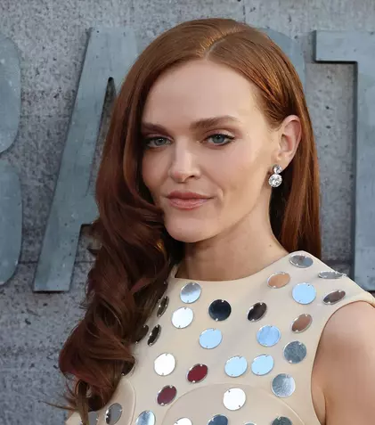 Cine este Madeline Brewer, actrița din „You” și „Povestea slujitoarei”. De ce a fost criticată pentru rolul din serialul cu Penn Badgley