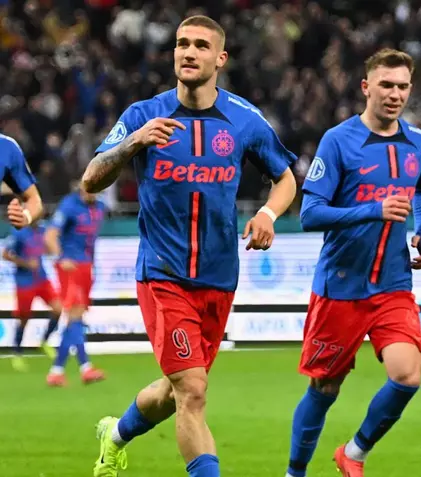 SUPERLIGA: Cine transmite Rapid - FCSB. Ce alte meciuri vedem weekendul acesta