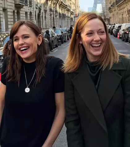 Jennifer Garner și Judy Greer, surprinse la Paris: Cum au fost văzute starurile din „Azi 13, mâine 30”