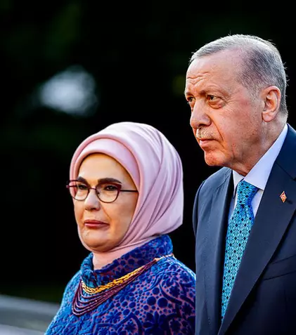 Emine Erdoğan, apariție spectaculoasă la Summitul NATO 2025. Ținuta aleasă de Prima Doamnă a Turciei a atras toate privirile