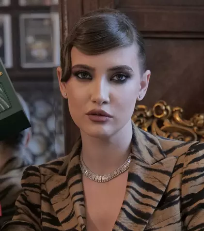 Cum arată Iulia Albu complet nemachiată, la 44 de ani. S-a pozat singură în pat de ziua ei