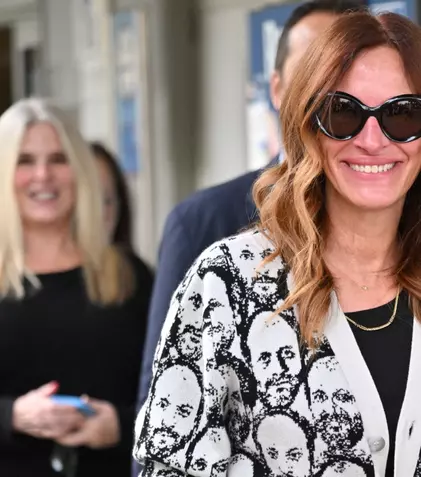 Julia Roberts, look neașteptat la sosirea în Veneția. Ținuta neobișnuită a actriței a stârnit curiozitatea fanilor