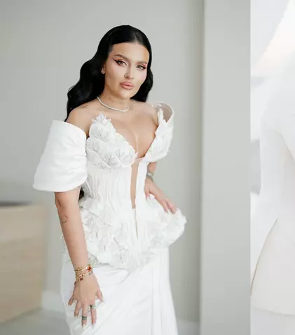 Oana Radu, din nou mireasă. Imagini de colecție de la nunta artistei: o rochie extravagantă și un decor de poveste