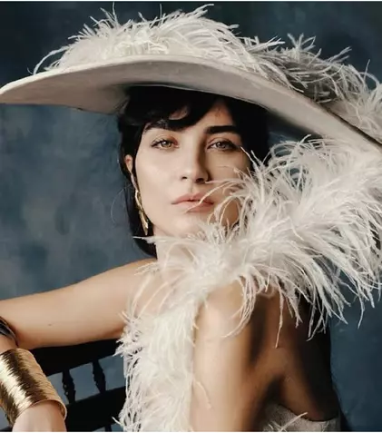 Tuba Büyüküstün, dansatoare la bară în filmul „Sultana”! Ce poveste emoționantă va aduce pe marile ecrane