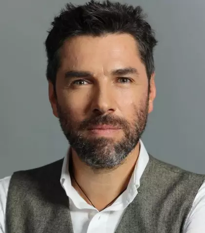 Alex Dima, fotografie de colecție: „Mvai…am fost la tv cu ăsta mic”. Cum arăta jurnalistul acum 20 de ani