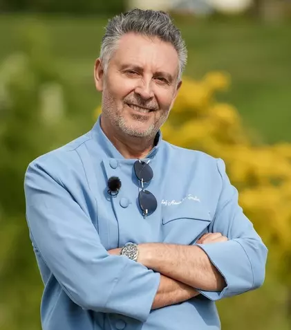 Alexandru Sautner, despre Chefi la cuțite, sezonul 16: „Ca într-o tabără între prieteni, cu bătălii pentru amulete și multe emoții”. EXCLUSIV