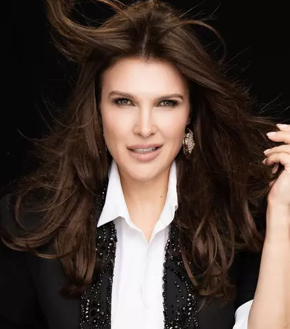 Monica Bîrlădeanu, între „Groapa” și teatru. „E o provocare să sugerezi focul din spate fără să-l arăți direct”. EXCLUSIV