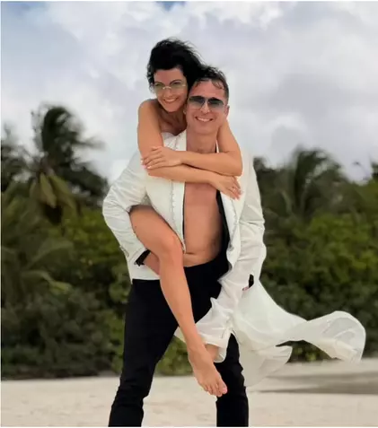 Dinu Maxer și Magdalena Chihaia, ședință foto spectaculoasă în Maldive: „Trash the Dress!” – Cum s-au pozat în ținutele de la nuntă