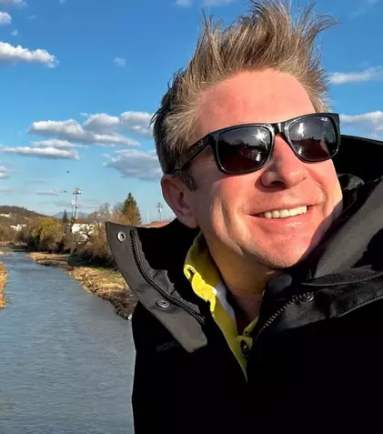 Pavel Bartoș, fotografie rară din tinerețe. Cum arăta actorul și prezentatorul emisiunii „Vocea României”