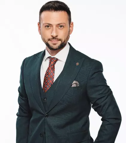 EXCLUSIV. Cum arată sărbătorile de iarnă pentru Radu Andrei Tudor: „M-am gândit că dacă învăț șase poezii, va trebui să îmi dea șase cadouri”