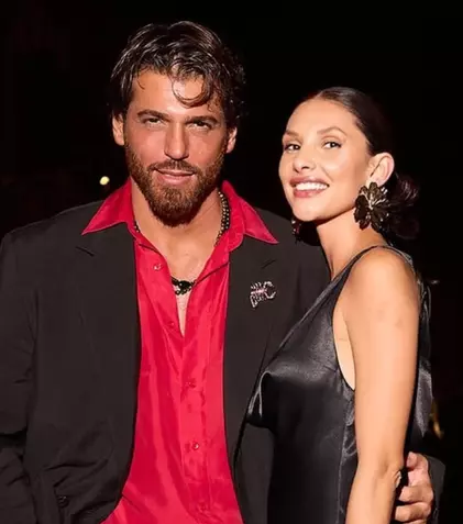 Cum arată casa spectaculoasă a lui Can Yaman din Roma. Lux, piscină și o bibliotecă impresionantă