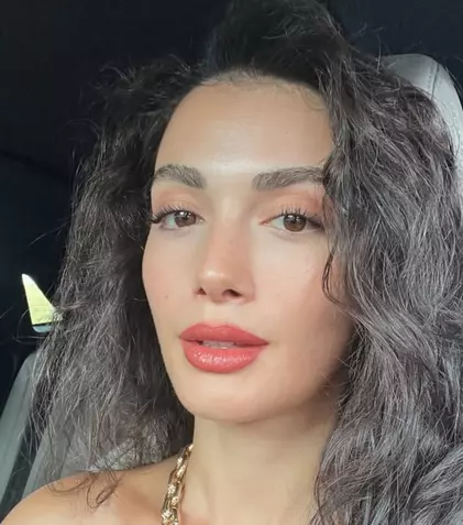 Özge Yağız, din nou în centrul atenției. Actrița din „Inelul cu safir” și Burak Berkay Akgül s-au despărțit după doi ani de relație
