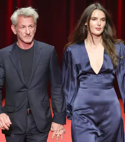 Sean Penn, topit după moldoveanca Valeria Nicov. Actorul și iubita cu 35 de ani mai tânără, surprinși în ipostaze tandre