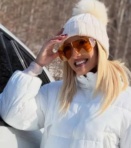 Iuliana Pepene, peripeții în drum spre Spania. Prezentatoarea Observator a așteptat ore în șir în aeroport: „Mi-am luat lumea-n cap”