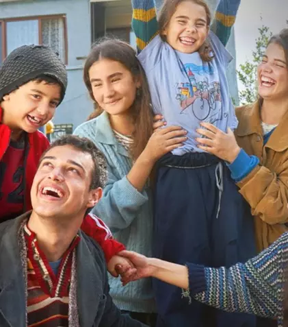 Kanal D aduce serialul „Ai nimănui”. Cine sunt protagoniștii, povestea reală din spate și detaliul picant despre Hazal Subaşı