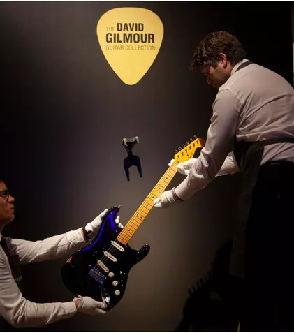 David Gilmour, record absolut în istoria muzicii! Suma amețitoare cu care s-a vândut „Black Strat”, chitara sa legendară