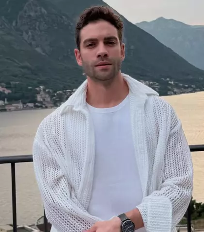 Cine este Burak Berkay Akgül, actorul din „Ai nimănui”: Meseria surprinzătoare pe care o are la bază, înainte de a deveni celebru