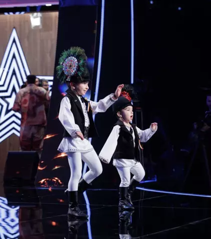 Eric și Eduard Radu, frații de 7 și 3 ani au scris istorie la Românii au talent cu un dans popular! Pavel Bartoș le-a dat Golden Buzz: „Au fost adorabili”