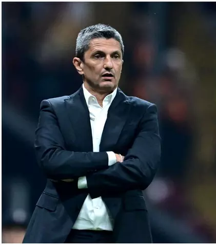 Gestul care a topit orice rivalitate. Ce a făcut Mircea Lucescu după ce a fost învins de fiul său. Imaginile au făcut înconjurul publicațiilor din întreaga lume