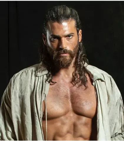 Noul „Sandokan” e aici! Can Yaman promite un „Tigru al Malaeziei” diferit de cel al lui Kabir Bedi: „Să nu-ți pierzi abilitatea de a zâmbi”