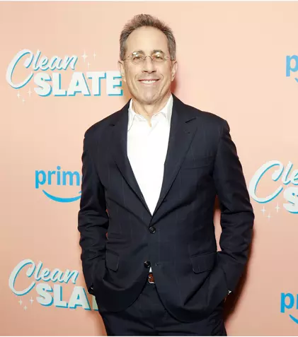Jerry Seinfeld susține că serialul Friends a copiat Seinfeld: „Au folosit aceeași idee, dar cu oameni atrăgători”