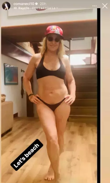 Nadia Comăneci în costum de baie la 62 de ani