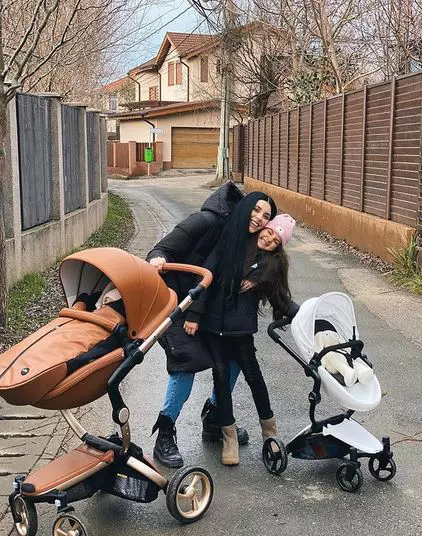Cristina Stefan si fetele