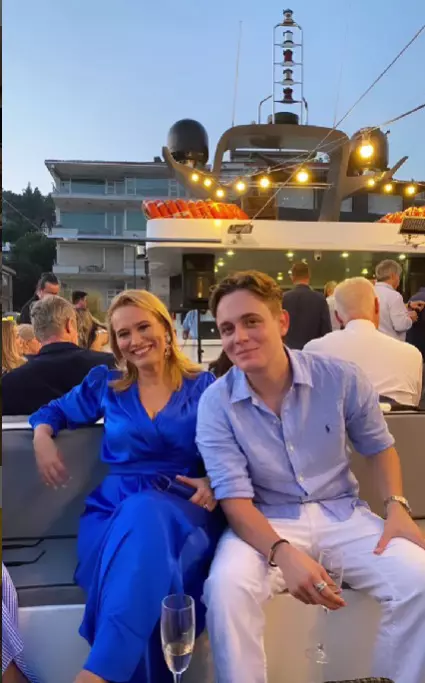 Andreea-Esca-si-Aris