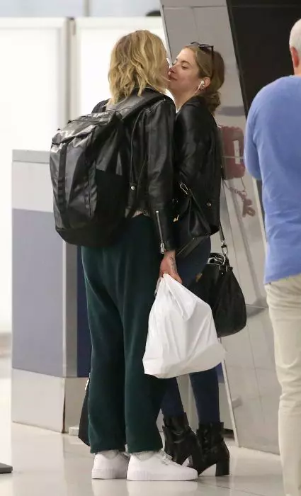 Cara Delevingne și Ashley Benson