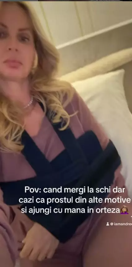 andreea banica cu mana in orteza