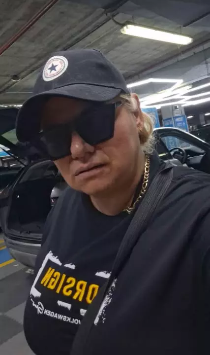 nikita selfie