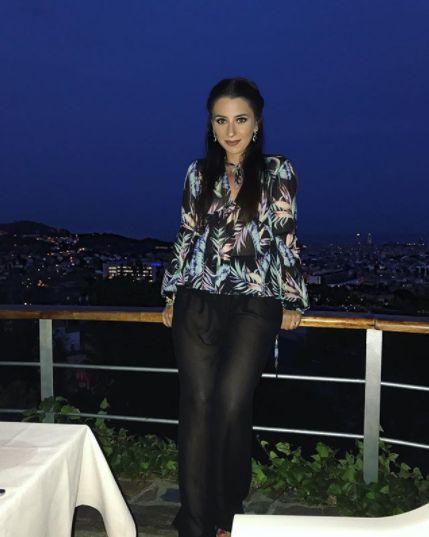 Nicole Cherry Machiata De Soara Sa Libertatea Pentru Femei