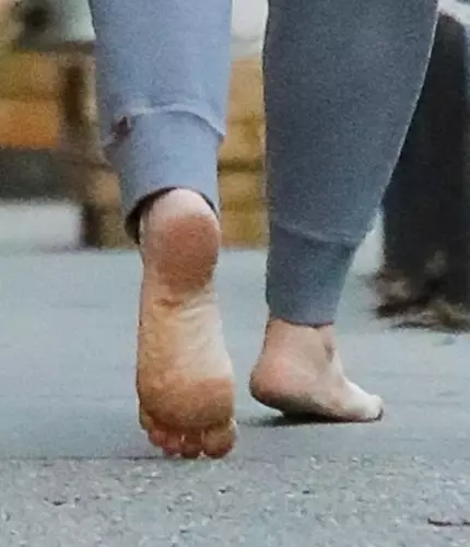 EXCLUSIVE: NO WEB UNTIL WEDNESDAY, MARCH 17TH 11AM PST (6PM GMT)- Drew Barrymore Barefoot And Braless In New York City