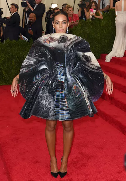 Solange Knowles, într-o ținută Giles (2015)