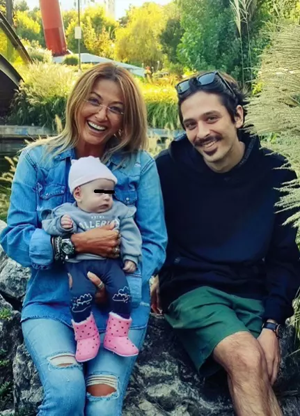 anca turcasiu si nepoata 35