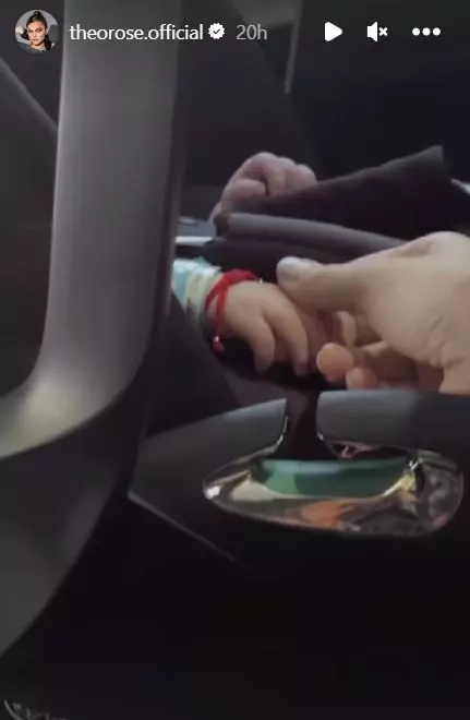 Surpriză pentru Theo Rose! Cum au fost așteptați ea, Anghel Damian și micuțul Sasha de familia artistei