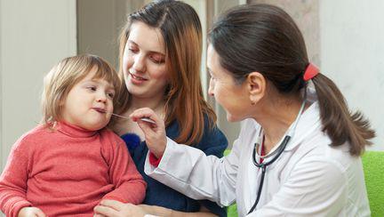 5 lucruri pe care medicul copilului tău nu ar trebui să le facă