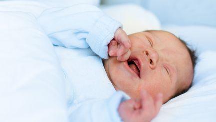 Colicile la bebeluși – de ce apar