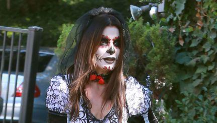 Uite cum s-a îmbrăcat Sandra Bullock la o petrecere de Halloween