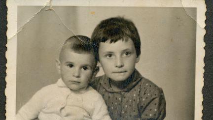 Copiii-niciodata-uitati-ai-Romaniei---Pagina-de-Facebook-unde-copiii-adoptati-in-anii-90-isi-gasesc-familia
