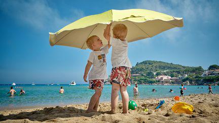 La plajă cu cei mici: 3 lucruri de care trebuie să ții cont