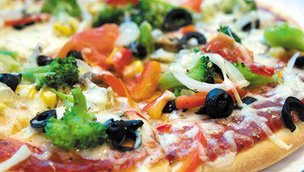 Pizza vegetariana cu broccoli