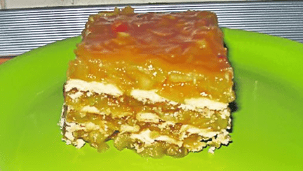 Tort de biscuiţi cu mere 