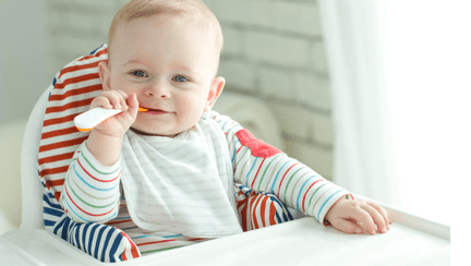 (P) Scaunul de masă pentru bebeluși – extrem de util în meseria de părinte