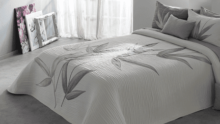 Un simplu element decorativ poate schimba atmosfera dormitorului tău. Află în articolul de mai jos care este acela