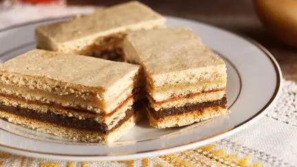 Prajitura de post cu miere si nuci